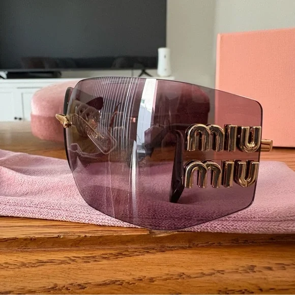 Miu Miu Sunglasses - Picture 7 of 8
